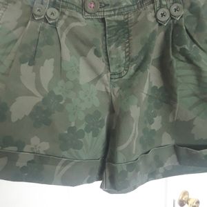 AMERICAN EAGLE OUTFITTERS